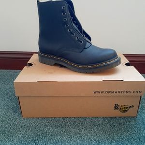 Dr Martens Pascal boots